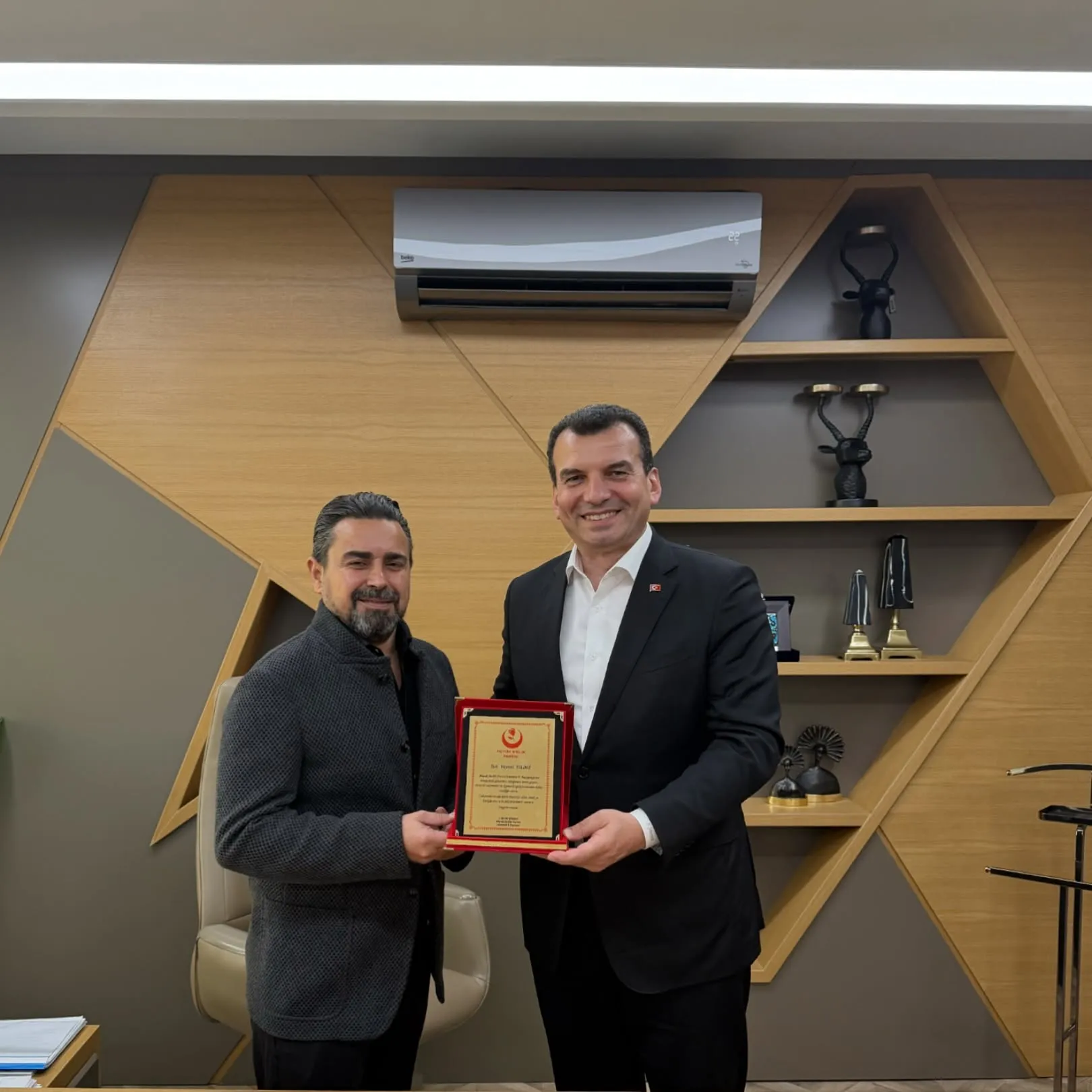 Büyük Birlik Partisi İstanbul İl Teşkilatı'ndan Teşkilat Mensuplarına Teşekkür Plaketi