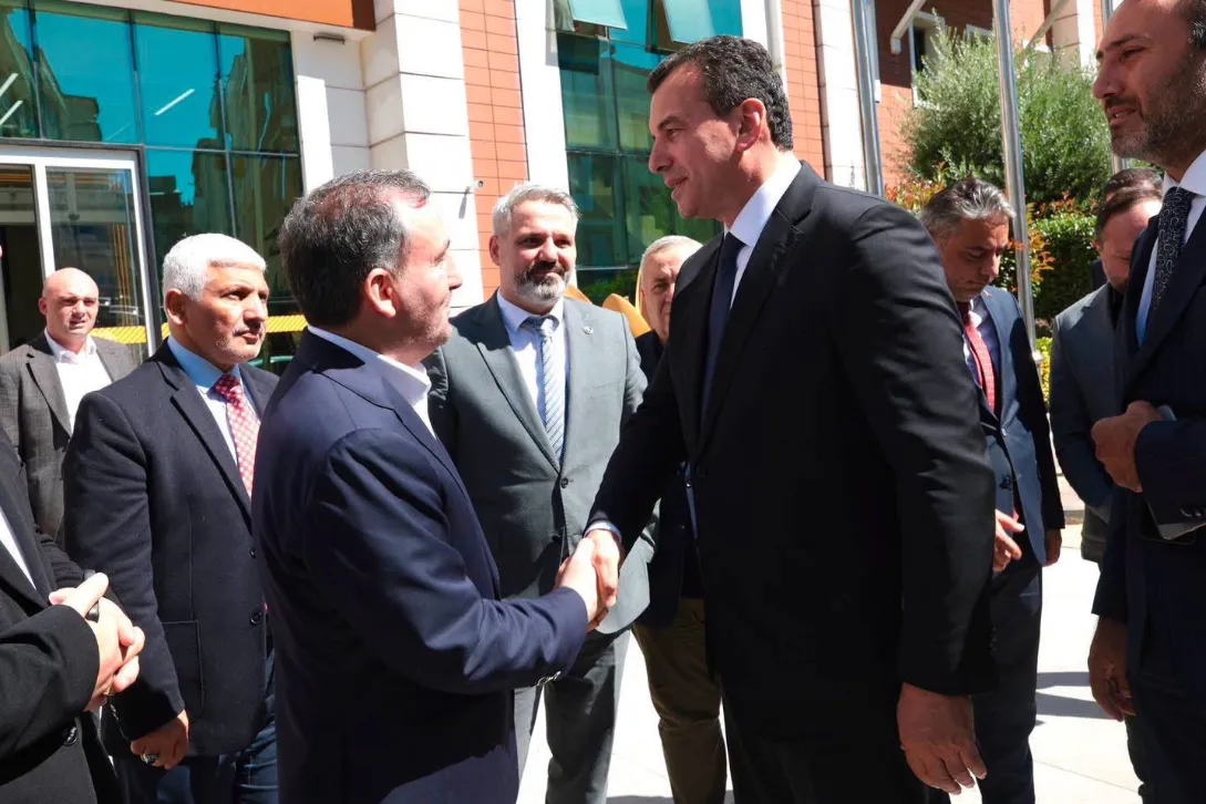 Sultanbeyli Belediye Başkanı Sn. Ali Tombaş'ı Makamında Ziyaret Ettik
