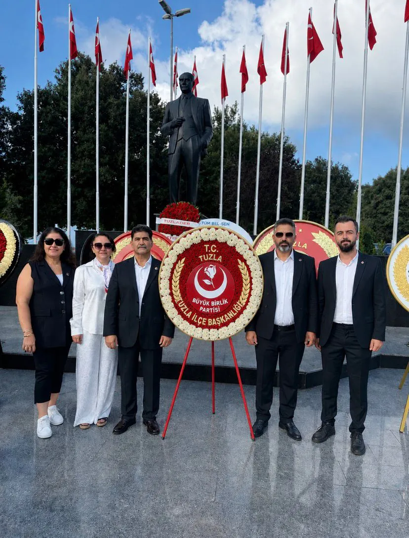 Büyük Birlik Partisi Tuzla İlçe Başkanlığı, 30 Ağustos Zafer Bayramı resmî kutlamalarına katıldı.